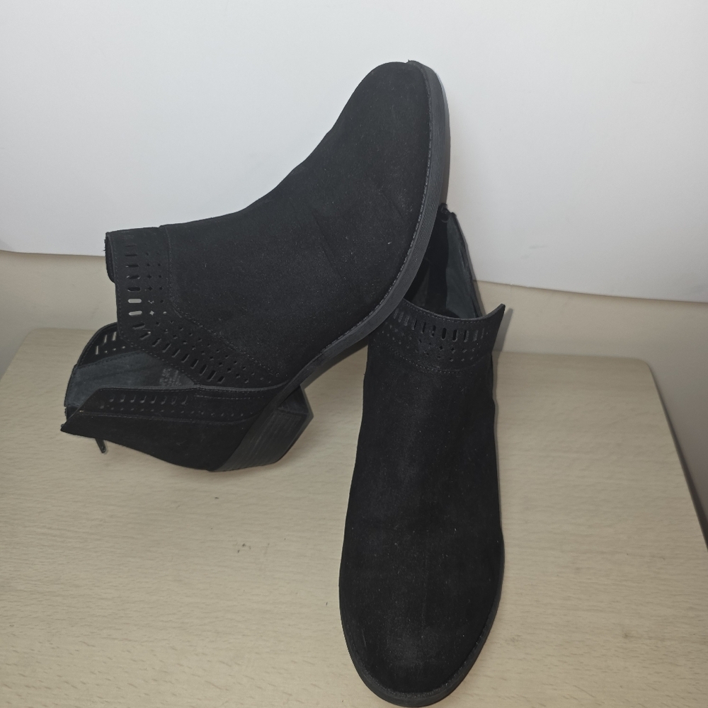 Carlos Santana Black Suede Ankle Booties Womens Shoes 9.5